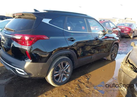 2023 Kia Seltos S из США, поврежденный, VIN KNDEU2AA2P7456631